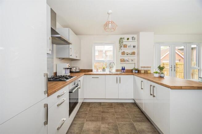 4 bed Detached for sale Image 4