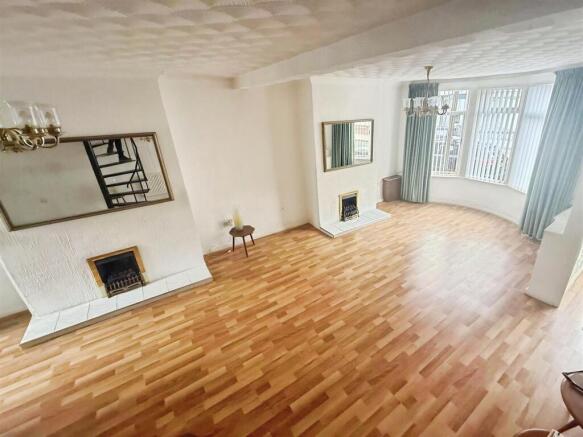 Front Lounge/Rear Lounge