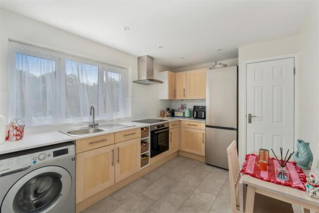 8 Cumberford Close, Bloxham-8.jpg