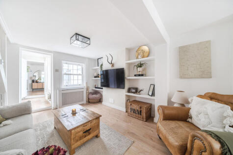 London Street, Chertsey, KT16