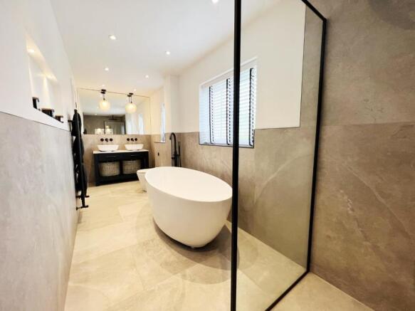 Bathroom first floor