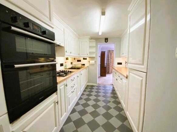 KITCHEN 11' x 7'11