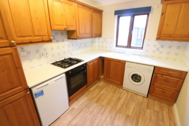 2 bed Apartment to rent Image 4
