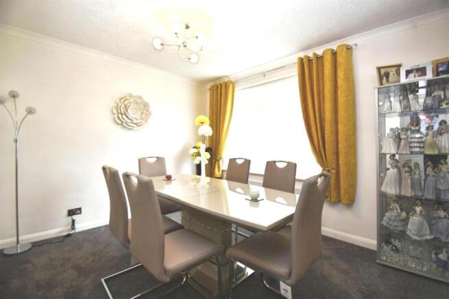 Lounge/Dining Room