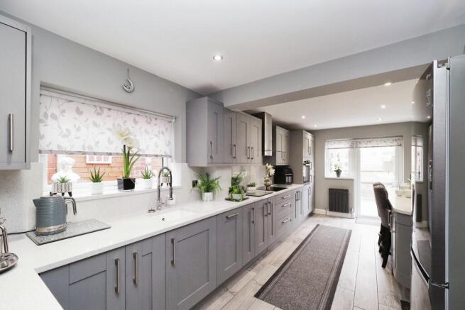 Stylish high spec kitchen/breakfast with quartz worktop