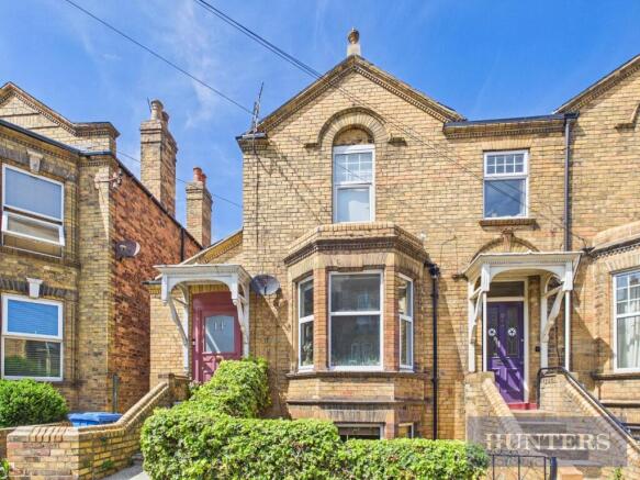 4 bed Semi-Detached to rent in scarborough