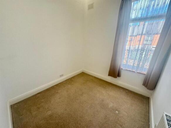4 bed Terraced to rent Image 8