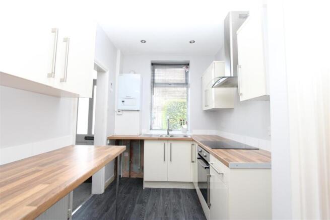 2 bed Terraced to rent Image 4