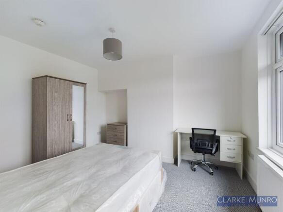 1 bed House Share to rent Image 9