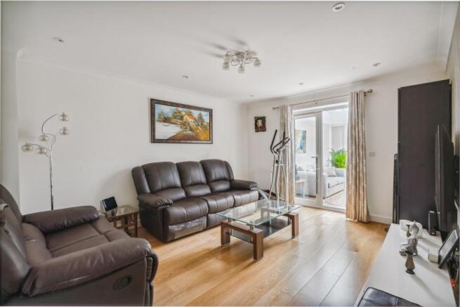 Linnet Avenue, Little Chalfont, Buckinghamshire, HP6 6FR photo 4