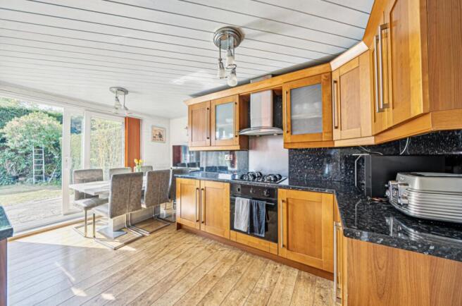 1289684-9-6824dcb08255b-ARW