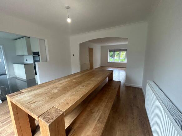 5 bed Detached to rent Image 4
