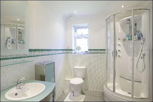 En-suite Shower