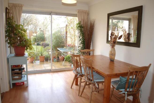SEPARATE DINING ROOM