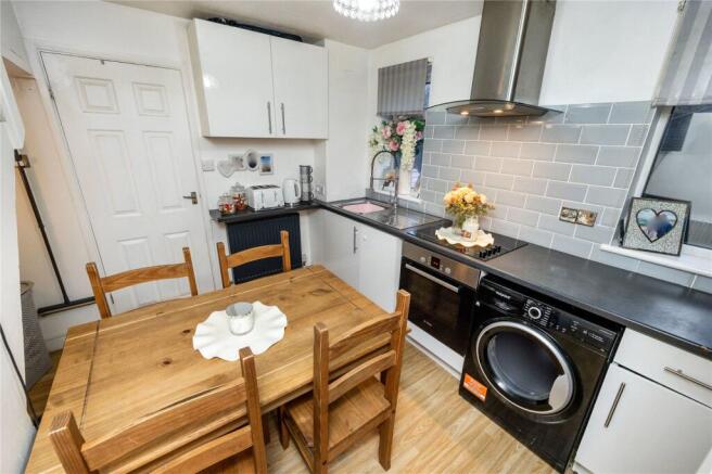Holmcroft, Crawley, West Sussex, RH10 photo 4
