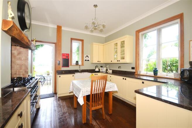 Kitchen/Breakfast Area
