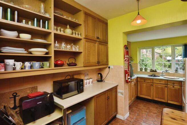 5 bed Semi-Detached for sale Image 8
