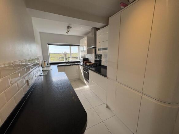 5 bed Semi-Detached for sale Image 11