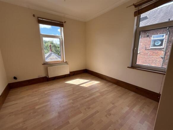 5 bed Semi-Detached to rent Image 11