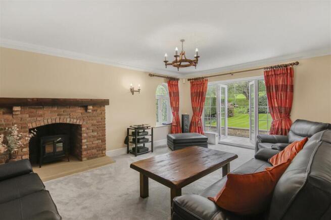 5 bed Detached for sale Image 10