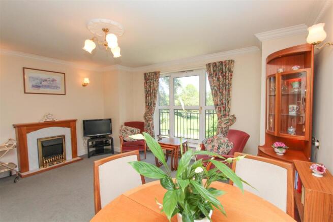 DINING ROOM 2.jpg