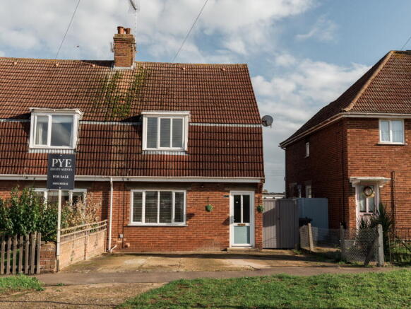 3-bed semi-detached on Castle Hill,Beccles,NR34 7BJ, £260,000