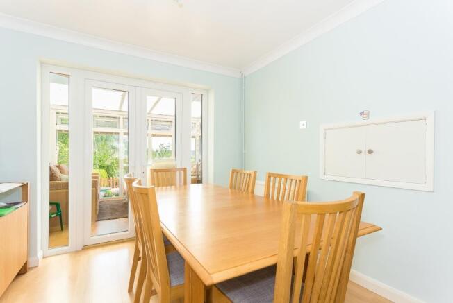 8 Chapmans Crescent-5 - 800px.jpg