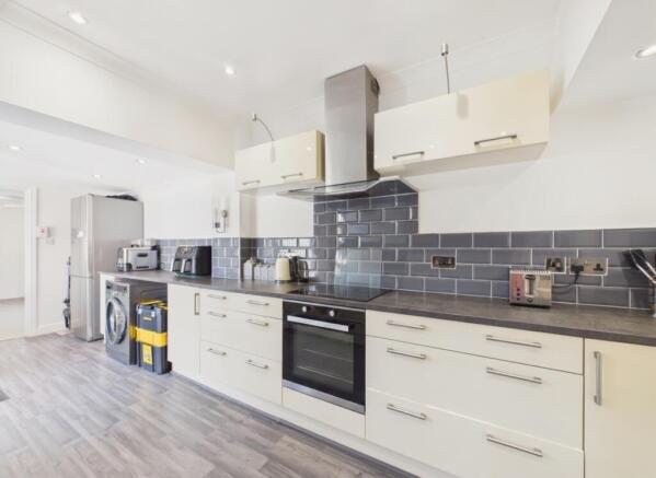3 bed Terraced for sale Image 5