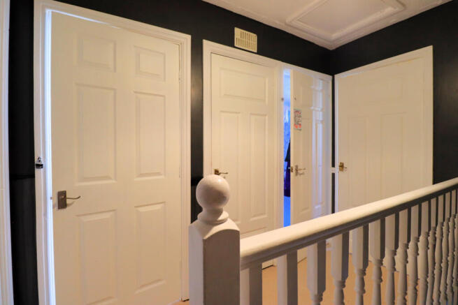 4 bed Town House for sale Image 11