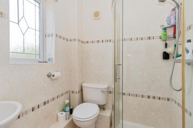 4 bed Detached for sale Image 10