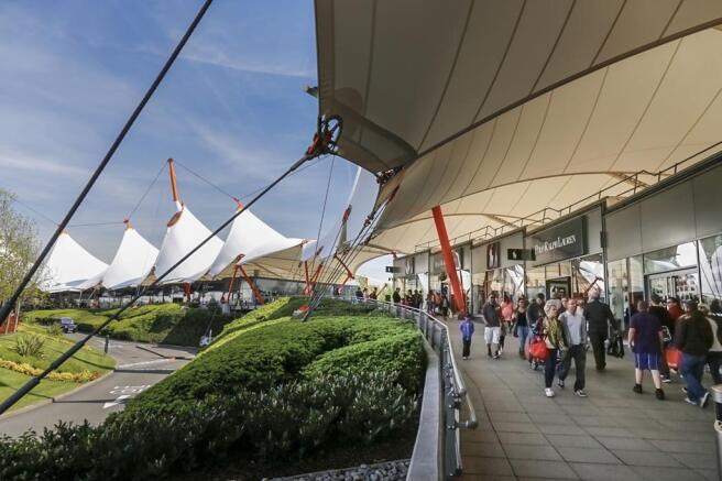 Designer outlet McArthur Glen