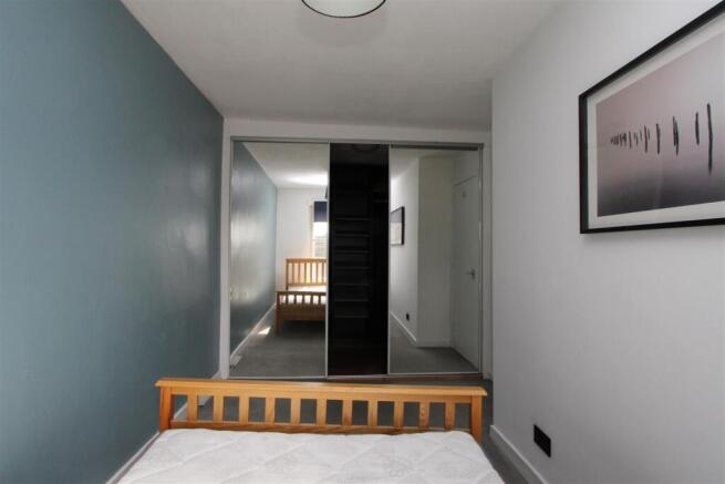 2 bed Apartment to rent Image 7