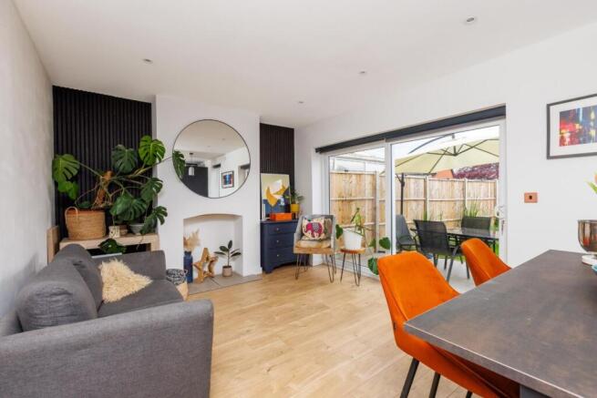 87 Queenshill Road-19.jpg