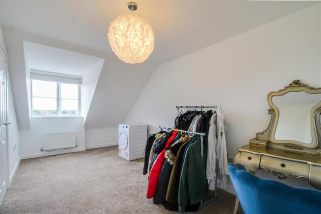 3 bed Town House for sale Image 9