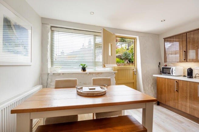 10 11A Smith St Dining Area