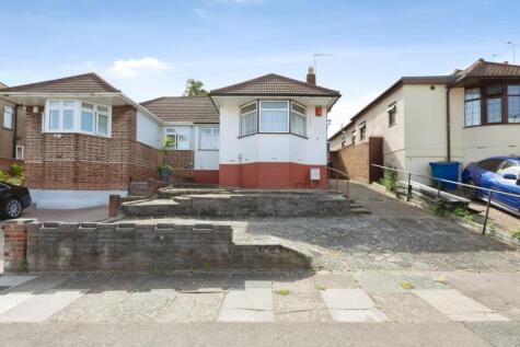 Dovedale Avenue, Ilford, IG5