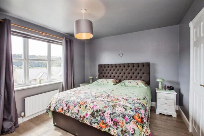 4 bed Detached for sale Image 6