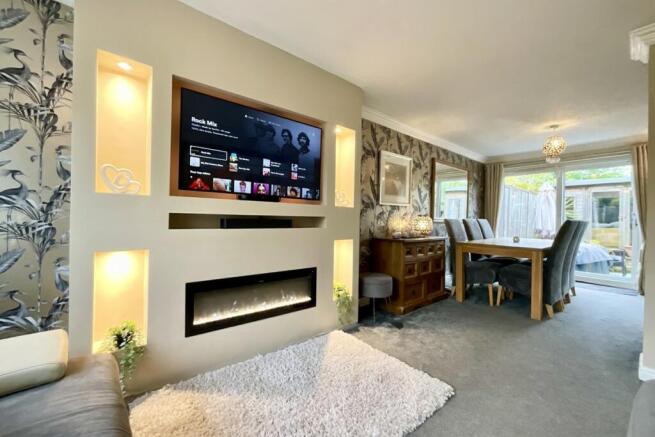 lounge/dining room