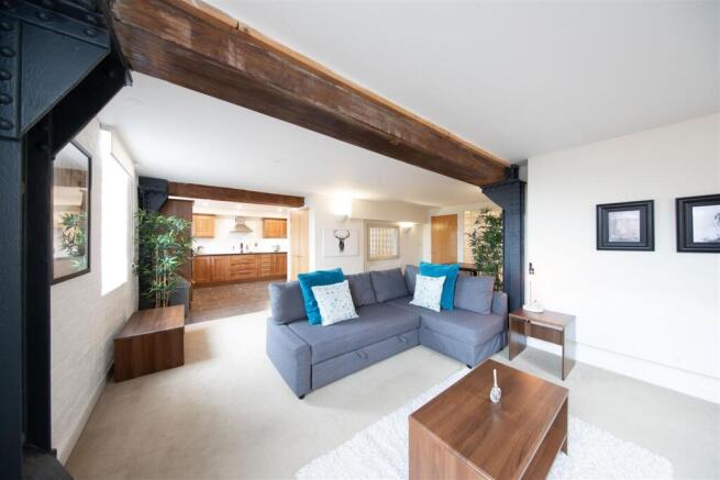 GW 38 Lounge to kitc