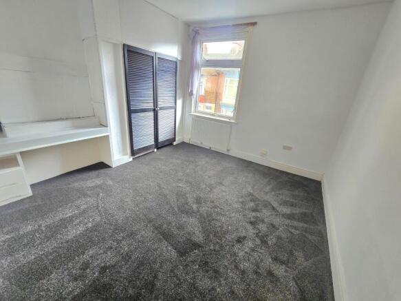 3 bed Terraced to rent Image 5