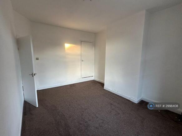 2 bed Terraced to rent Image 7