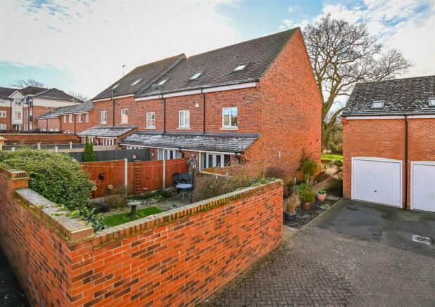75 Rastrick Close-17.jpg