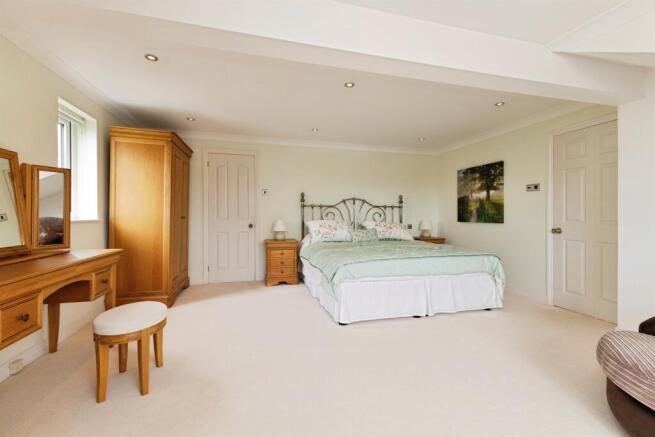 4 bed Detached for sale Image 12