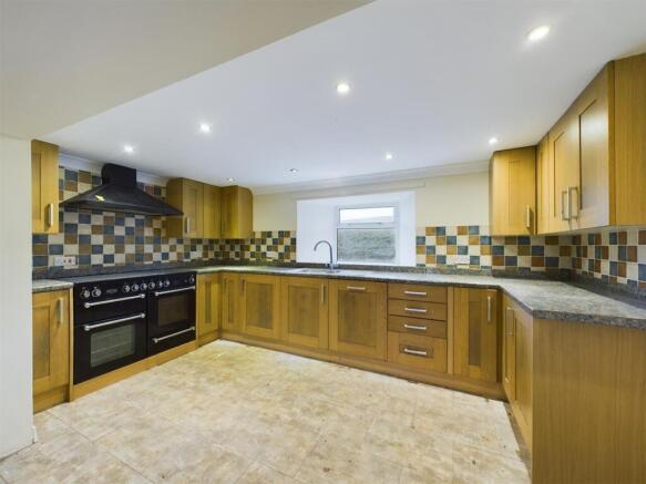 3 bed Semi-Detached to rent Image 5