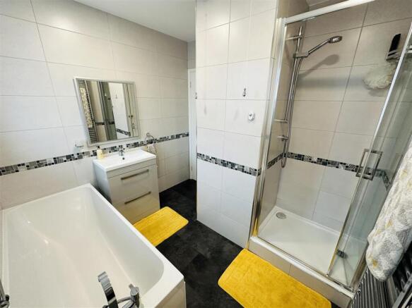 Bathroom1.jpg