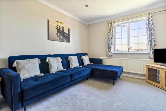 11 St Marys Court-006.JPG