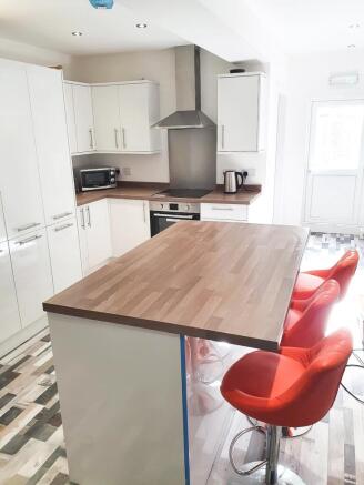 6 bed House of Multiple Occupation for sale Image 7
