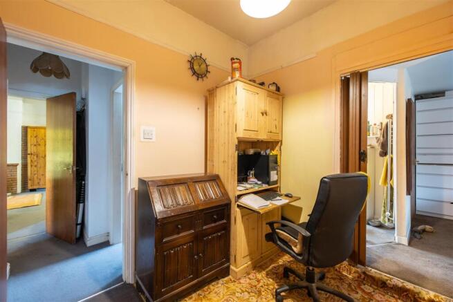4 bed House for sale Image 8