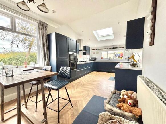 3 bed House for sale Image 5