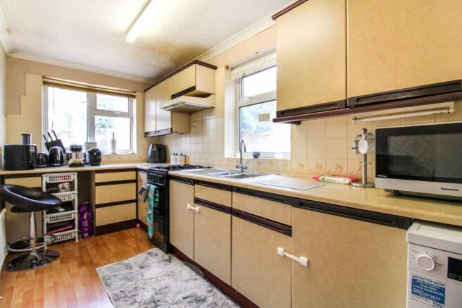 Antrim Road, Woodley, RG5 photo 2